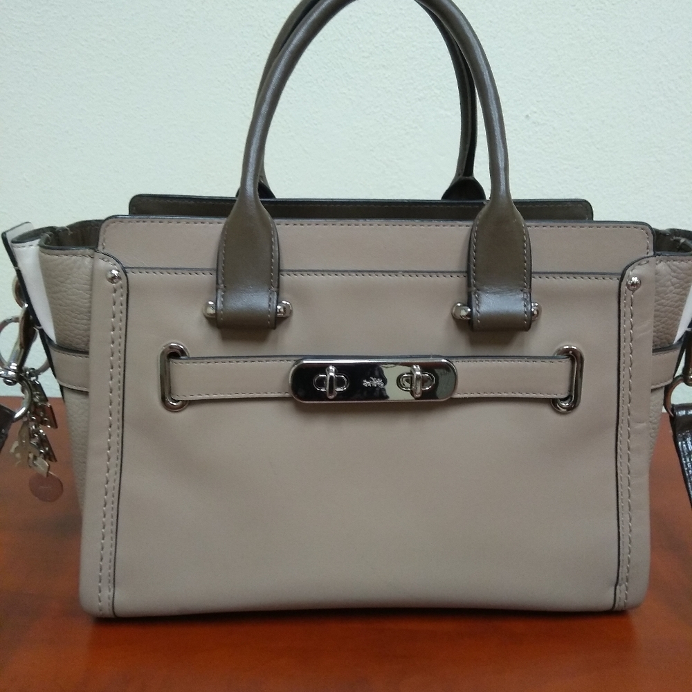 Coach Swagger 27 Carryall